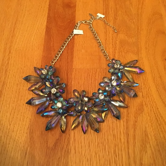 BEAUTIFUL CRYSTAL NECKLACE - Picture 1 of 4